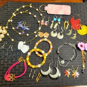 20 piece jewelry and accessories mixed random